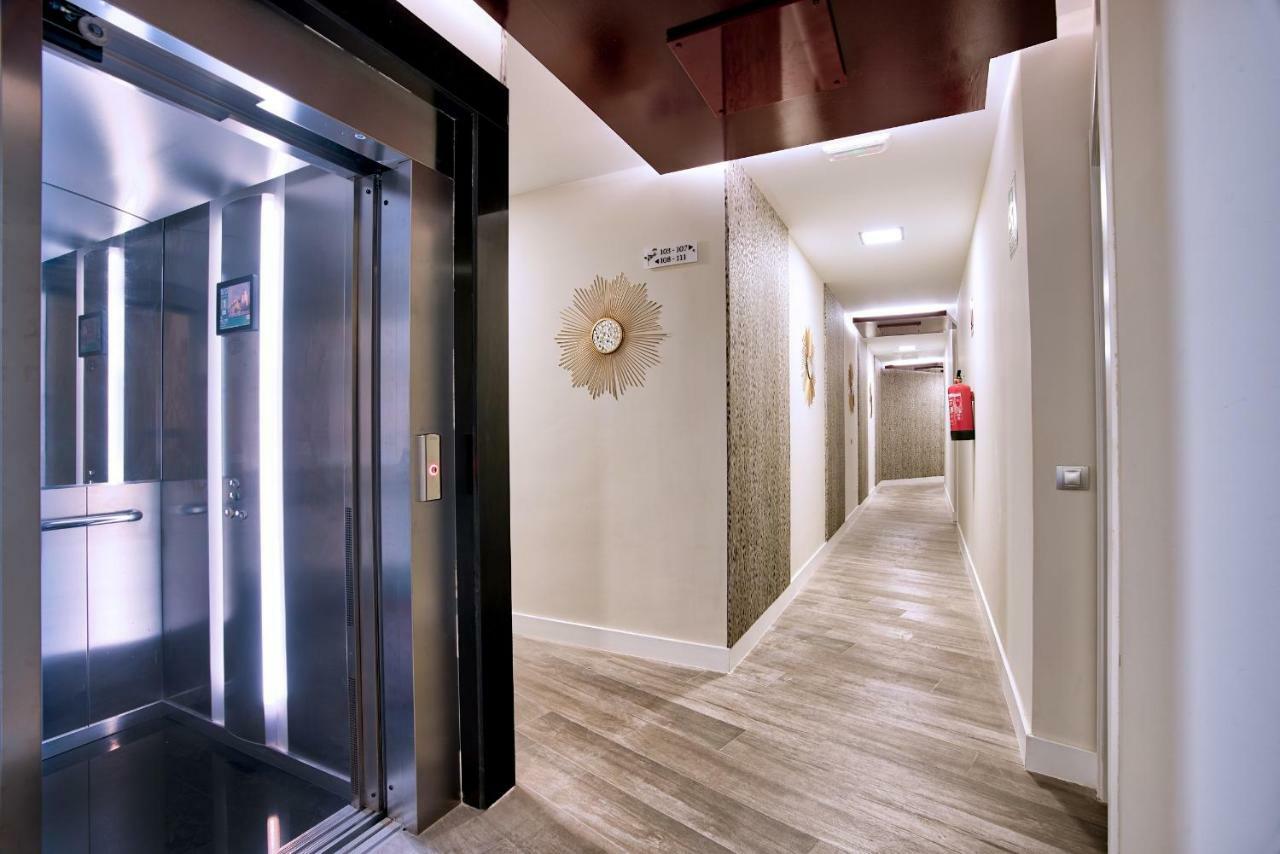 Apartamentos Cava Baja Madrid Exteriör bild